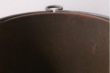 レトロ雑貨　日本製　錆びた風合いが味わいのある鉄製の古いバケツ(哺乳バケツ)(R-040191)