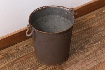 レトロ雑貨　ブリキ　錆びた風合いが味わいのある古いバケツ(R-040192)