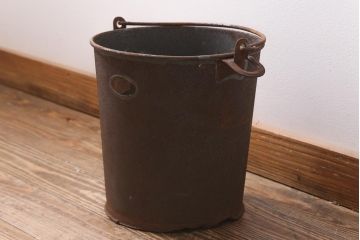 レトロ雑貨　ブリキ　錆びた風合いが味わいのある古いバケツ(R-040192)