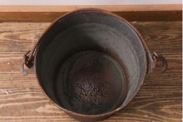 レトロ雑貨　ブリキ　錆びた風合いが味わいのある古いバケツ(R-040192)