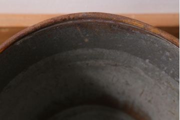 レトロ雑貨　ブリキ　錆びた風合いが味わいのある古いバケツ(R-040192)