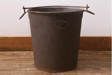 レトロ雑貨　ブリキ　錆びた風合いが味わいのある古いバケツ(R-040192)