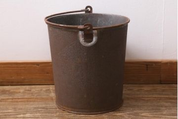レトロ雑貨　ブリキ　錆びた風合いが味わいのある古いバケツ(R-040192)