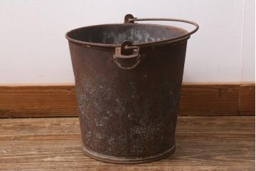 レトロ雑貨　ブリキ　錆びた風合いが味わいのある日本製の古いバケツ(R-040193)
