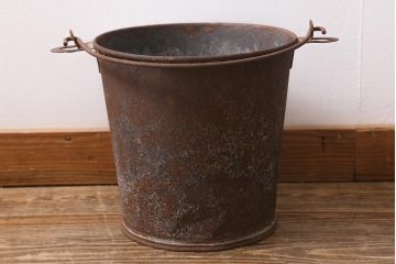 レトロ雑貨　ブリキ　錆びた風合いが味わいのある日本製の古いバケツ(R-040193)