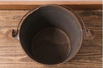レトロ雑貨　ブリキ　錆びた風合いが味わいのある日本製の古いバケツ(R-040194)