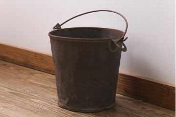 レトロ雑貨　ブリキ　錆びた風合いが味わいのある日本製の古いバケツ(R-040195)