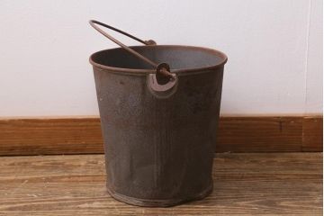 レトロ雑貨　ブリキ　錆びた風合いが味わいのある日本製の古いバケツ(R-040195)