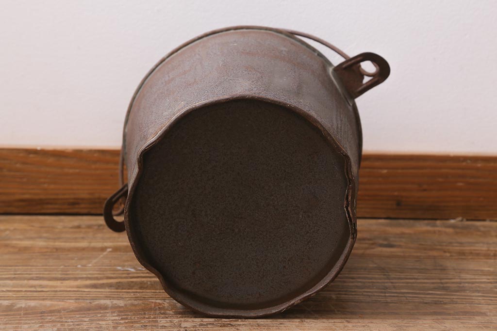 レトロ雑貨　ブリキ　錆びた風合いが味わいのある日本製の古いバケツ(R-040195)