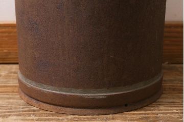 レトロ雑貨　昭和レトロ　錆びた風合いがおしゃれな古いミルク缶(牛乳缶、ディスプレイ)(R-040198)