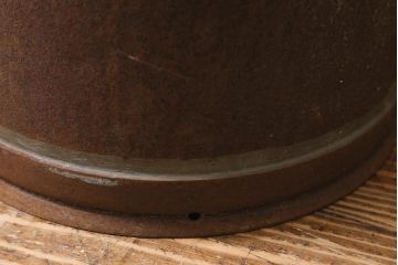 レトロ雑貨　昭和レトロ　錆びた風合いがおしゃれな古いミルク缶(牛乳缶、ディスプレイ)(R-040198)