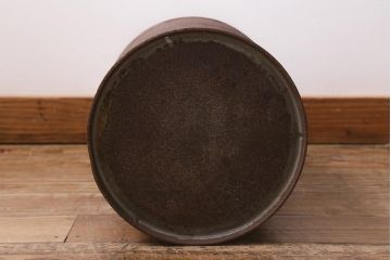レトロ雑貨　昭和レトロ　錆びた風合いがおしゃれな古いミルク缶(牛乳缶、ディスプレイ)(R-040198)