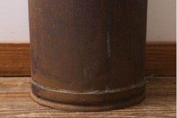 レトロ雑貨　昭和レトロ　錆びた風合いがおしゃれな古いミルク缶(牛乳缶、ディスプレイ)(R-040199)