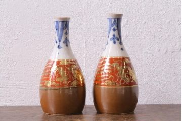 アンティーク雑貨　明治期　波千鳥　九谷焼　金彩赤絵徳利2点セット 袴付(酒器、とっくり)(R-040202)