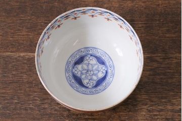 アンティーク雑貨　江戸期　大明成化年製　古伊万里　赤絵南蛮図染付　蓋茶碗(和食器)(R-040205)