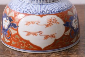 アンティーク雑貨　江戸期　大明成化年製　古伊万里　赤絵南蛮図染付　蓋茶碗(和食器)(R-040205)