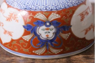 アンティーク雑貨　江戸期　大明成化年製　古伊万里　赤絵南蛮図染付　蓋茶碗(和食器)(R-040205)