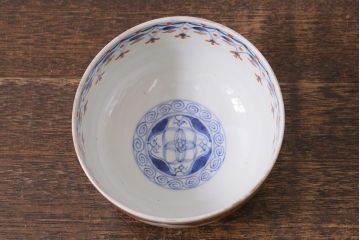 アンティーク雑貨　江戸期　大明成化年製　古伊万里　赤絵南蛮図染付　蓋茶碗(和食器)(R-040206)