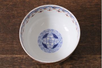 アンティーク雑貨　江戸期　大明成化年製　古伊万里　赤絵南蛮図染付　蓋茶碗(和食器)(R-040207)