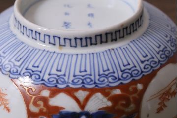 アンティーク雑貨　江戸期　大明成化年製　古伊万里　赤絵南蛮図染付　蓋茶碗(和食器)(R-040207)