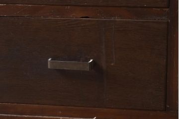 レトロ家具　前面ナラ材　大小様々な引出しが備わった味わいたっぷりの木製チェスト(R-040220)