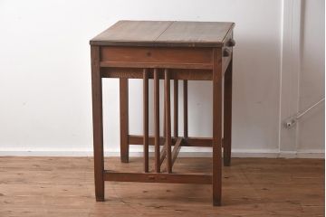 レトロ家具　和製アンティーク　昭和初期　3本線がアクセントになったレトロな平机(デスク、ワークデスク、在宅ワーク、在宅用)(R-040221)