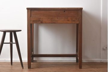 レトロ家具　和製アンティーク　昭和初期　3本線がアクセントになったレトロな平机(デスク、ワークデスク、在宅ワーク、在宅用)(R-040221)