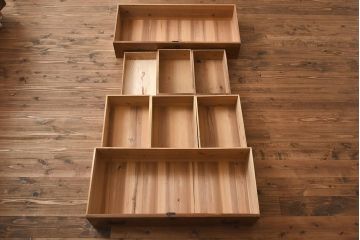 アンティーク家具　前面欅(ケヤキ)材　和の味わいが楽しめる茶箪笥(戸棚、収納棚)(R-040225)