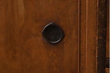 アンティーク家具　前面欅(ケヤキ)材　和の味わいが楽しめる茶箪笥(戸棚、収納棚)(R-040225)