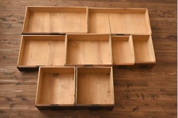 アンティーク家具　明治期　ヒノキ材　角丸の金具が目を引く小箪笥(整理箪笥、和タンス、チェスト)(R-040226)