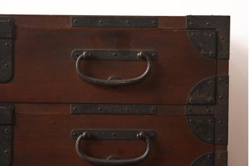 アンティーク家具　明治期　ヒノキ材　角丸の金具が目を引く小箪笥(整理箪笥、和タンス、チェスト)(R-040226)