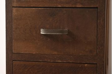 レトロ家具　昭和中期　ナラ材　味わい深いキャスター付きサイドチェスト(脇机、袖机、引き出し、ドロアー)(R-040233)