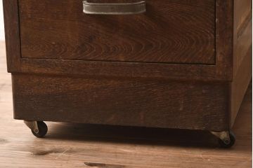 レトロ家具　昭和中期　ナラ材　味わい深いキャスター付きサイドチェスト(脇机、袖机、引き出し、ドロアー)(R-040233)