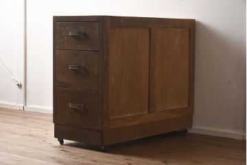 レトロ家具　昭和中期　ナラ材　味わい深いキャスター付きサイドチェスト(脇机、袖机、引き出し、ドロアー)(R-040233)