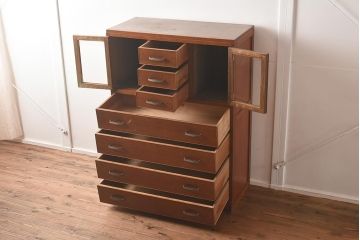 レトロ家具　観音開きの扉が付いた昭和中期の衣装タンス(チェスト、引き出し)(R-040236)