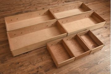 レトロ家具　観音開きの扉が付いた昭和中期の衣装タンス(チェスト、引き出し)(R-040236)