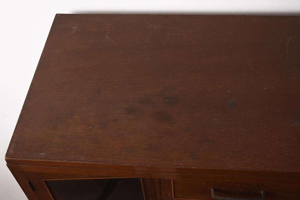 レトロ家具　観音開きの扉が付いた昭和中期の衣装タンス(チェスト、引き出し)(R-040236)