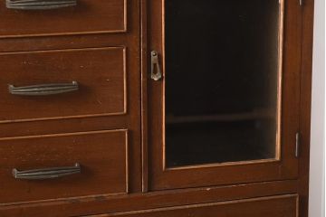 レトロ家具　観音開きの扉が付いた昭和中期の衣装タンス(チェスト、引き出し)(R-040236)