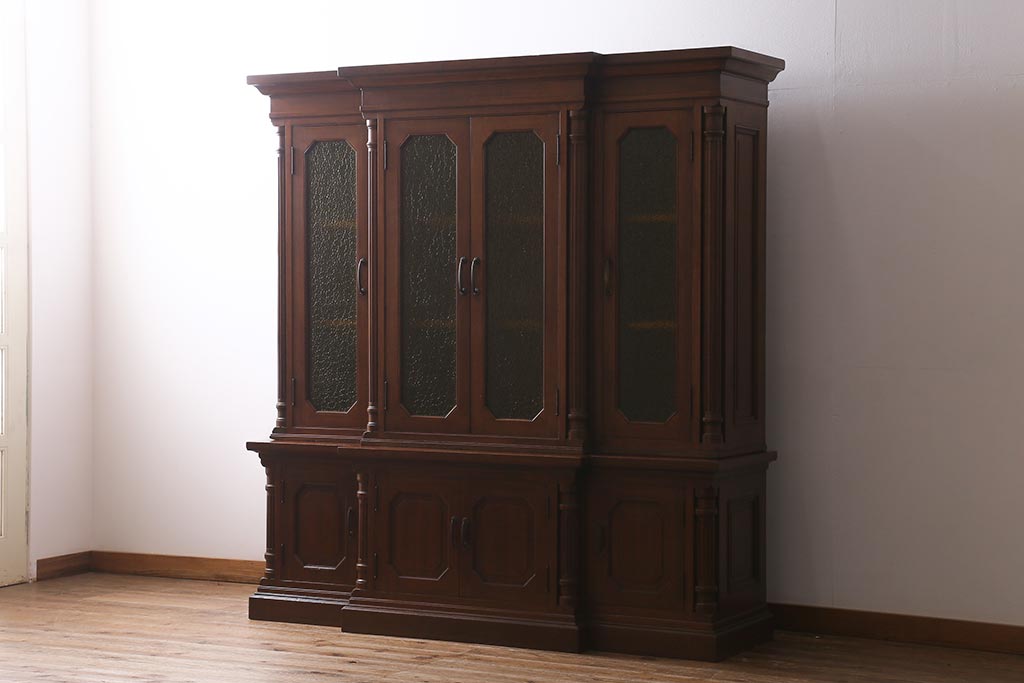 ヴィンテージ家具 フランスビンテージ マホガニー材 色付きガラス エレガントな佇まいが魅力のカップボード(食器棚、キャビネット、収納棚、戸棚)(R-040238)