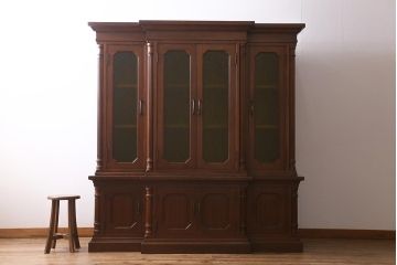 ヴィンテージ家具 フランスビンテージ マホガニー材 色付きガラス エレガントな佇まいが魅力のカップボード(食器棚、キャビネット、収納棚、戸棚)(R-040238)