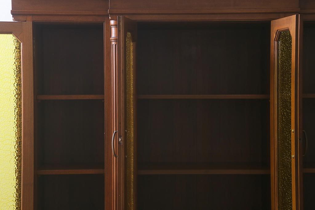 ヴィンテージ家具 フランスビンテージ マホガニー材 色付きガラス エレガントな佇まいが魅力のカップボード(食器棚、キャビネット、収納棚、戸棚)(R-040238)