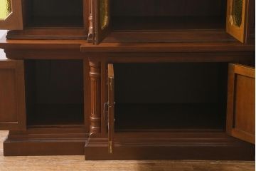 ヴィンテージ家具 フランスビンテージ マホガニー材 色付きガラス エレガントな佇まいが魅力のカップボード(食器棚、キャビネット、収納棚、戸棚)(R-040238)