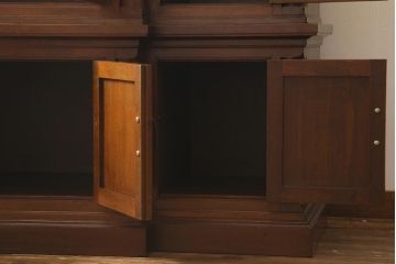 ヴィンテージ家具 フランスビンテージ マホガニー材 色付きガラス エレガントな佇まいが魅力のカップボード(食器棚、キャビネット、収納棚、戸棚)(R-040238)