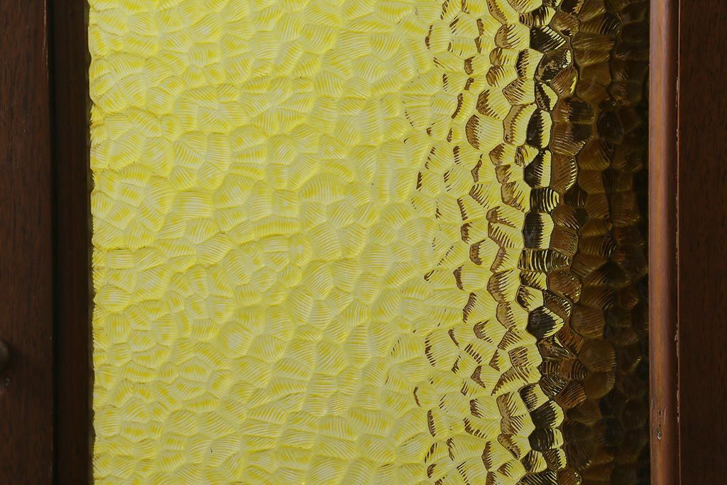 ヴィンテージ家具 フランスビンテージ マホガニー材 色付きガラス エレガントな佇まいが魅力のカップボード(食器棚、キャビネット、収納棚、戸棚)(R-040238)