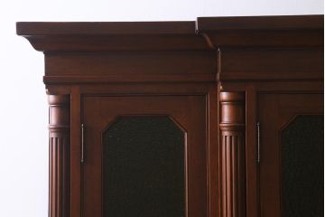 ヴィンテージ家具 フランスビンテージ マホガニー材 色付きガラス エレガントな佇まいが魅力のカップボード(食器棚、キャビネット、収納棚、戸棚)(R-040238)