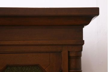 ヴィンテージ家具 フランスビンテージ マホガニー材 色付きガラス エレガントな佇まいが魅力のカップボード(食器棚、キャビネット、収納棚、戸棚)(R-040238)