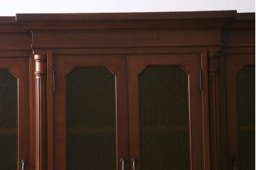 ヴィンテージ家具 フランスビンテージ マホガニー材 色付きガラス エレガントな佇まいが魅力のカップボード(食器棚、キャビネット、収納棚、戸棚)(R-040238)