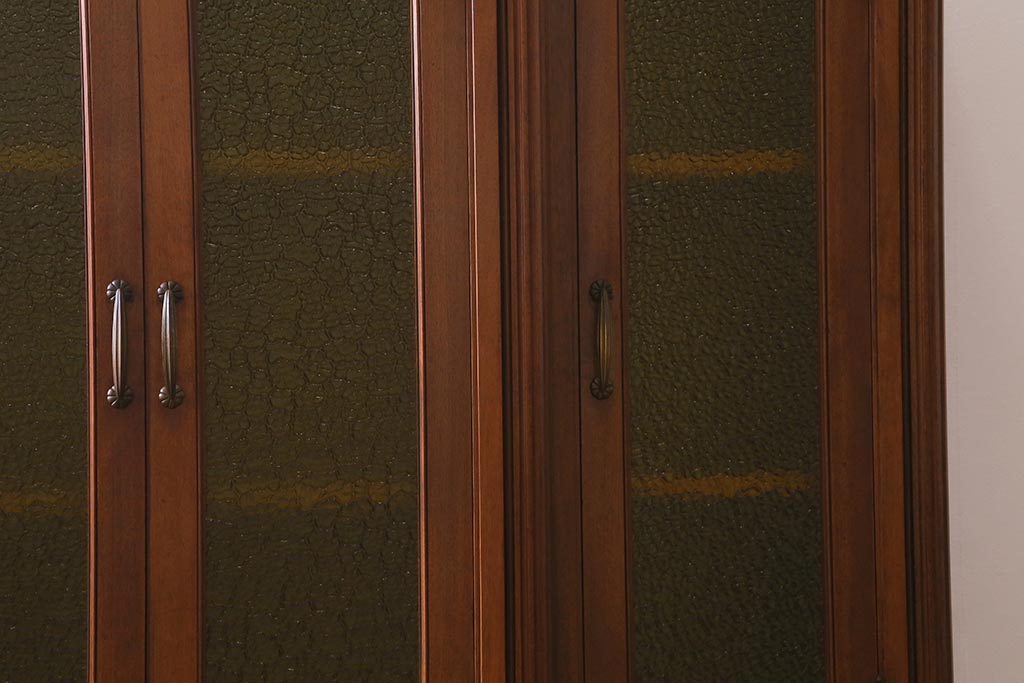 ヴィンテージ家具 フランスビンテージ マホガニー材 色付きガラス エレガントな佇まいが魅力のカップボード(食器棚、キャビネット、収納棚、戸棚)(R-040238)