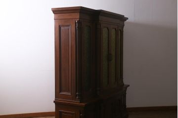 ヴィンテージ家具 フランスビンテージ マホガニー材 色付きガラス エレガントな佇まいが魅力のカップボード(食器棚、キャビネット、収納棚、戸棚)(R-040238)