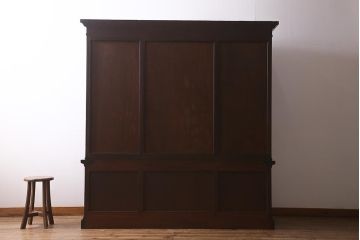 ヴィンテージ家具 フランスビンテージ マホガニー材 色付きガラス エレガントな佇まいが魅力のカップボード(食器棚、キャビネット、収納棚、戸棚)(R-040238)